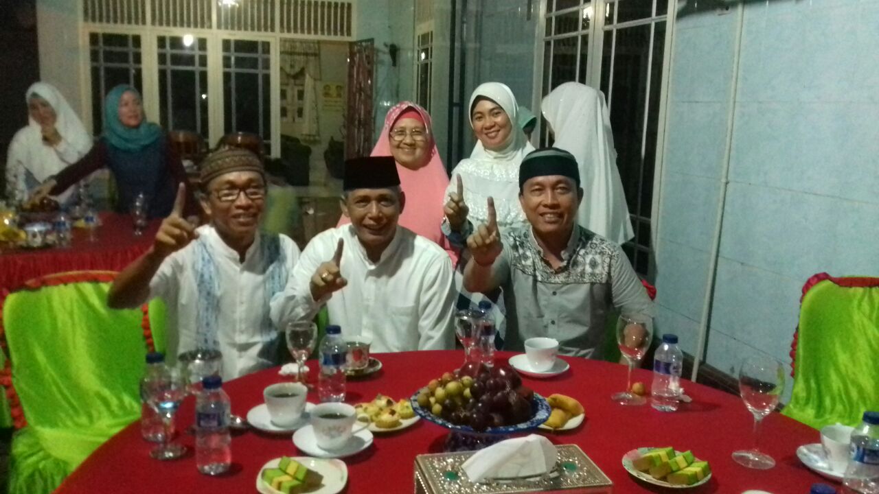 a5-1 Kunjungi Kediaman  Jhoni Tarmos, Iskandar, SE Janji Selesaikan Sengketa Lahan dan Jalan