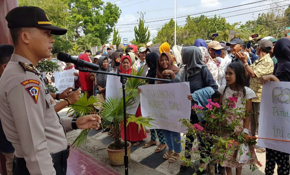 a2 Geruduk Kejari OKI, Massa Tuntut Ketransparan Keuangan Desa Jungkal