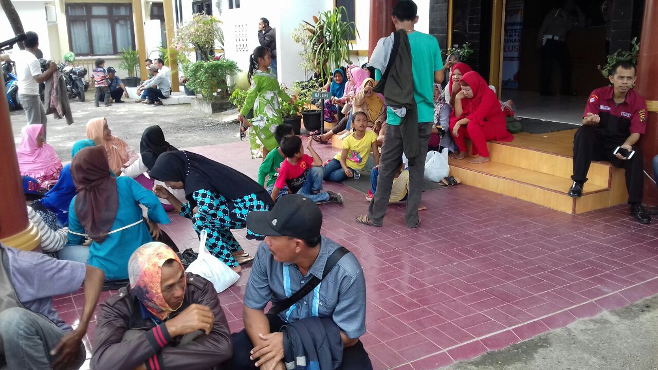 a3 Geruduk Kejari OKI, Massa Tuntut Ketransparan Keuangan Desa Jungkal