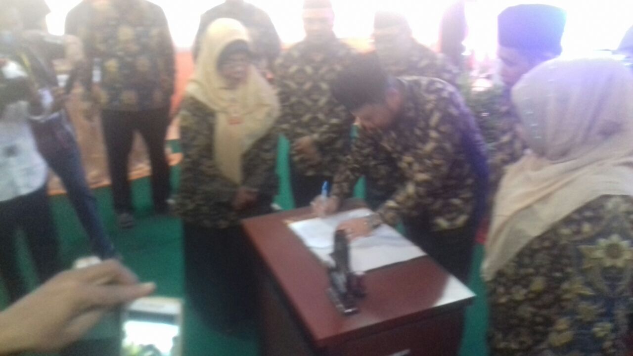 a2-1 KPU OKI Tetapkan Pasangan H Iskandar, SE - HM Dja'far Shodiq sebagai Bupati - Wakil Bupati Terpilih