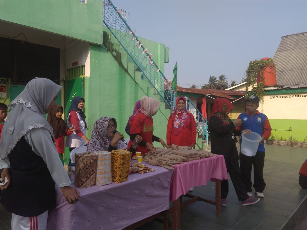 c1 Semarakkan HUT ke-73 RI, MI Jihadiyah Palembang Gelar Jalan Sehat