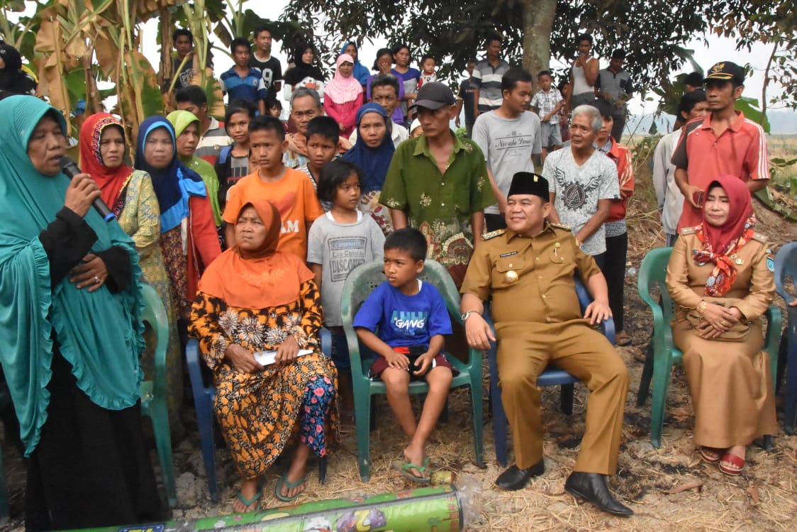 Z2B Kunjungi Korban Kebakaran, Bupati OI Berikan Santunan dan Motivasi