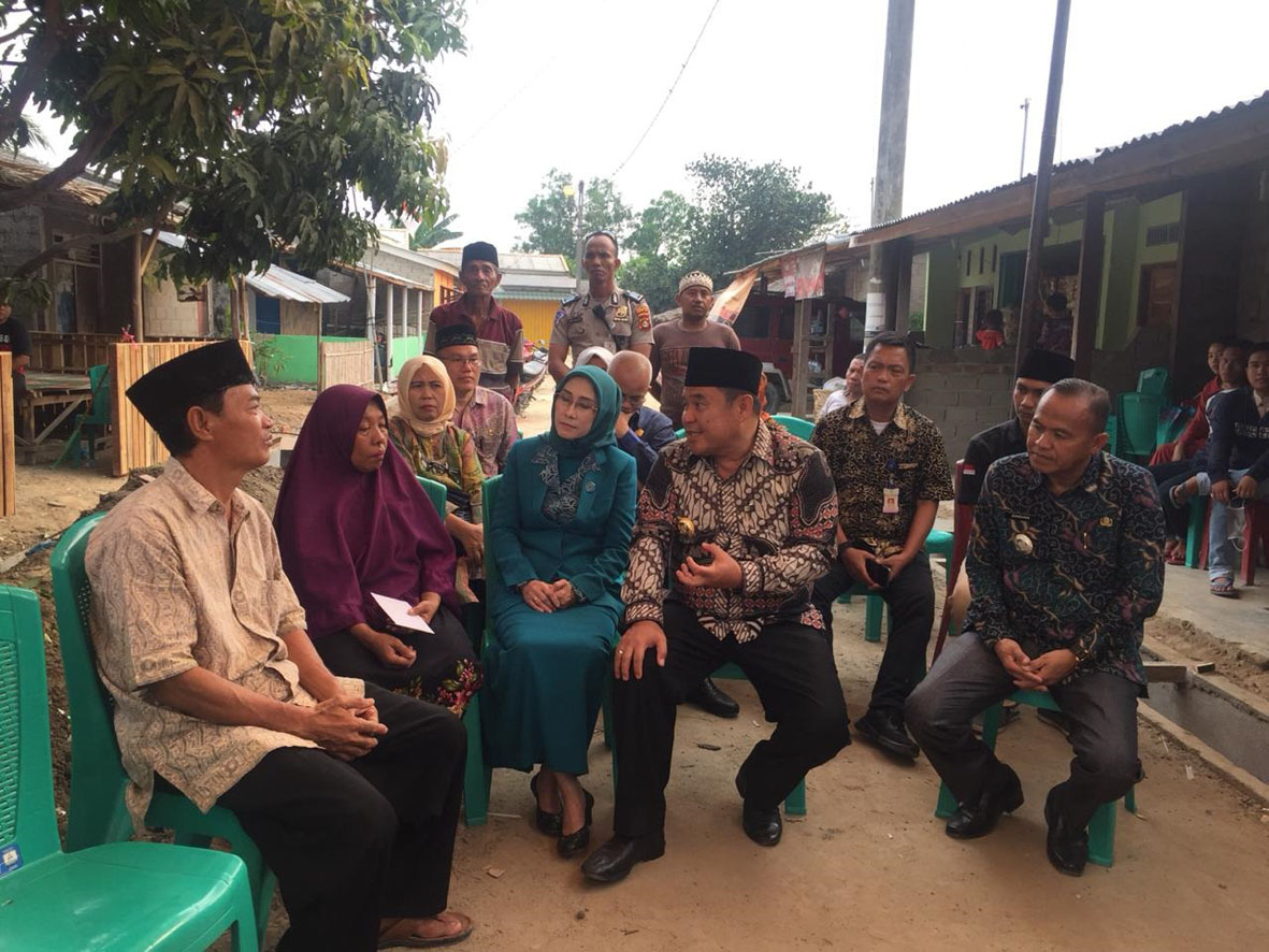 a1-28 Bupati OI Melayat ke rumah Alm Guntur, Turut Merasakan Kesedihan Keluarga