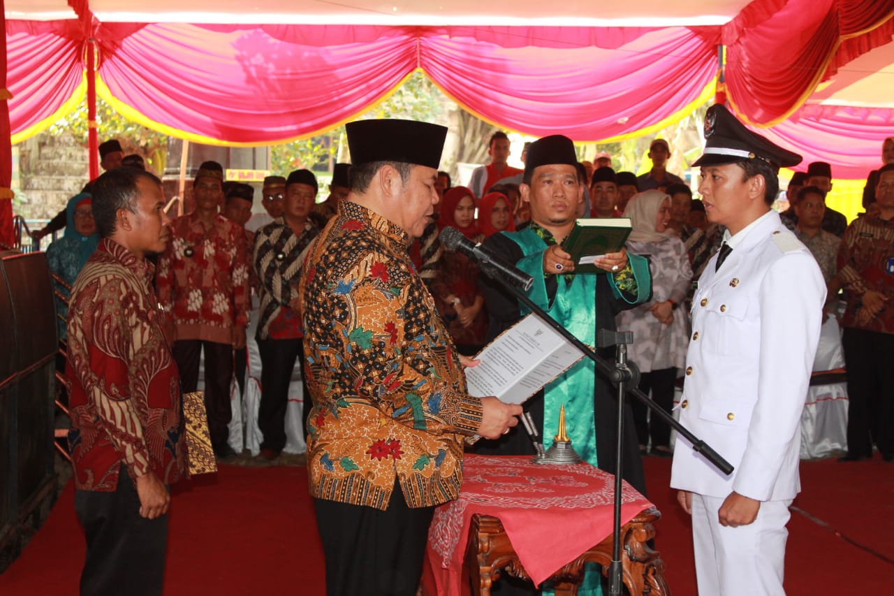a3-5 Lantik Kades Sungai Rotan, Bupati OI: Kepala Desa Panutan Masyarakat, Segera Lakukan Koordinasi