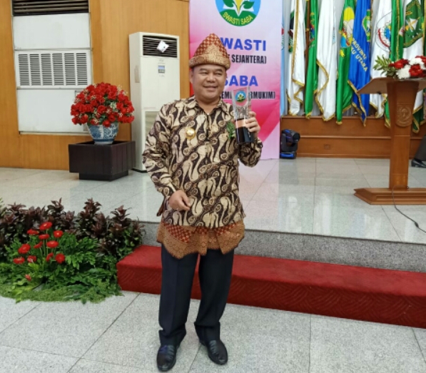 a8 Bupati OI Terima Penghargaan Swastisaba Padapa kategori Kabupaten Kota Sehat 2019