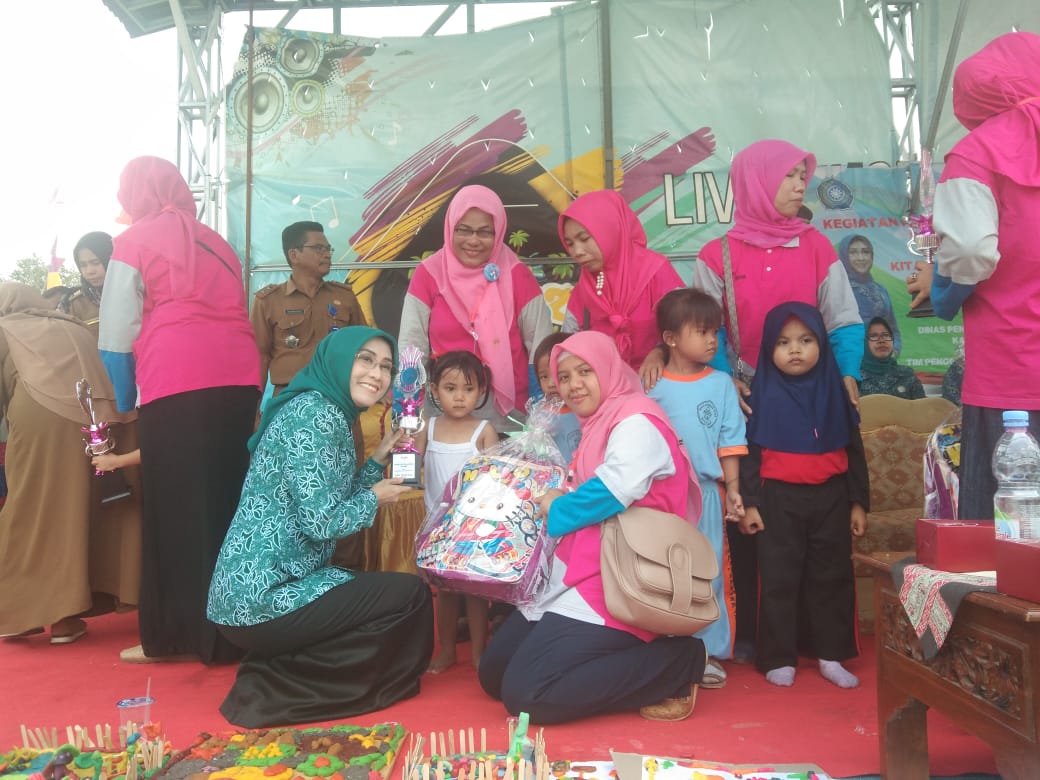 b1-14 Ketua TP-PKK OI, Hj Meli Mustika Ilyas SE, MM Buka Lomba Minat Bakat Tingkat PAUD
