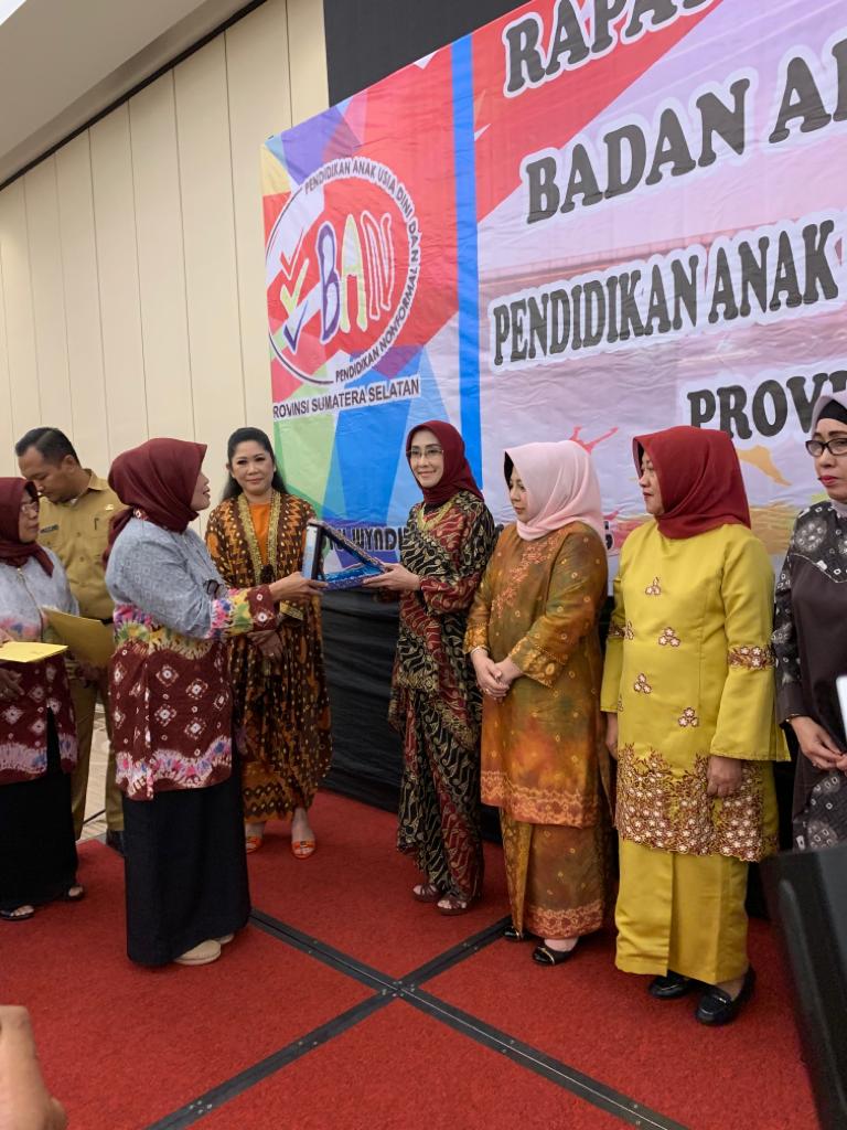 b2-1 Mendapatkan Penghargaan BAN PAUD, Hj Meli Mustika Ilyas: Ini Amanah untuk Bekerja  Lebih Keras