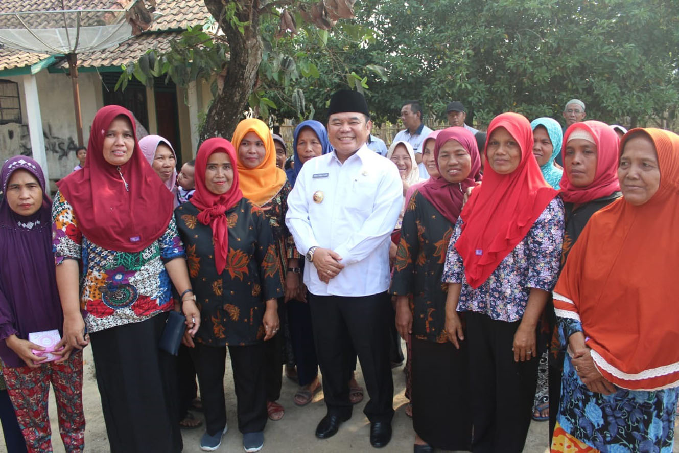 b2-18 Bupati OI Menerima Penghargaan Kabupaten Terbaik Penanggulangan Tuberkulosis dari Kemenkes RI