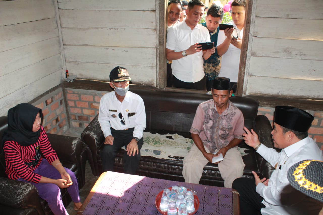 b2-5 Jenguk Pasien Jantung Bocor, Bupati OI Jamin Biaya Pengobatan dan Sekolah Dede Humairoh