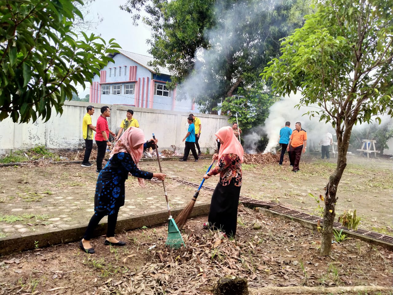 IMG-20200201-WA0018 Cegah Aedes Aegypti, Kecamatan Plakat Tinggi Bersih-bersih Lingkungan