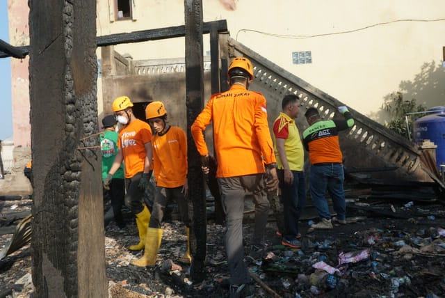 IMG-20200209-WA0092 RZA Bersihkan Puing Kebakaran di Faqih Usman