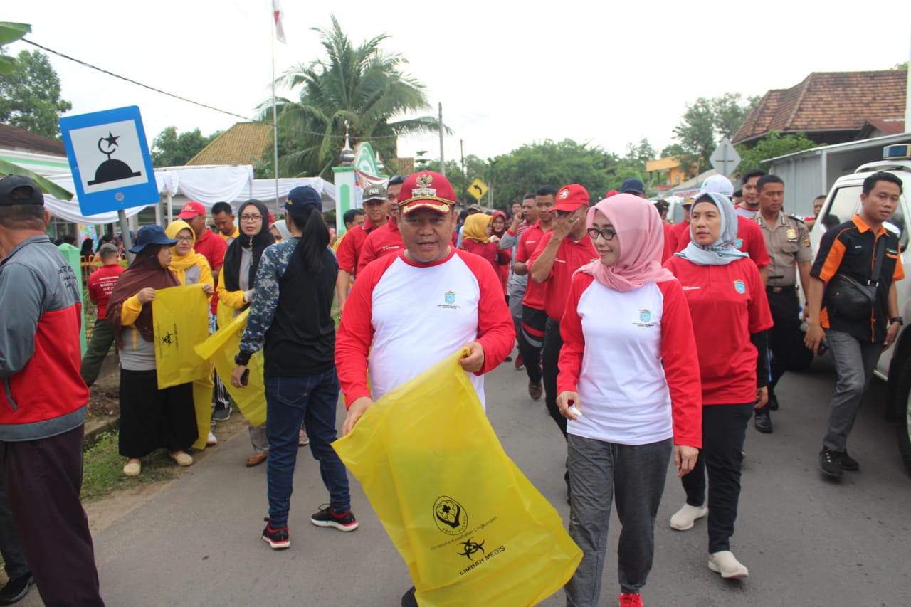 A3 HUT ke- 16 Kabupaten Ogan Ilir,  Pungut Sampah Bupati OI Minta Masyarakat Menerapkan Pola Hidup Sehat dan Jaga Lingkungan