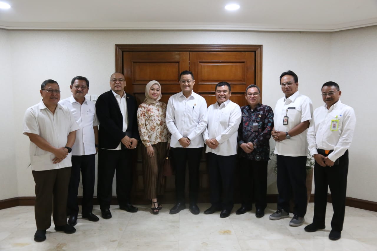 c1 Bupati OI Audiensi dengan Mensos RI, Tindaklanjuti Aspirasi di "Ngopi OI” 