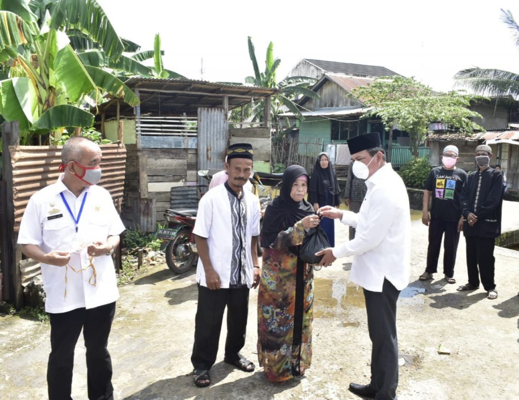 b1-1024x789 Peduli Dampak Covid-19, ASN DPRD Kota Palembang Bagikan Sembako