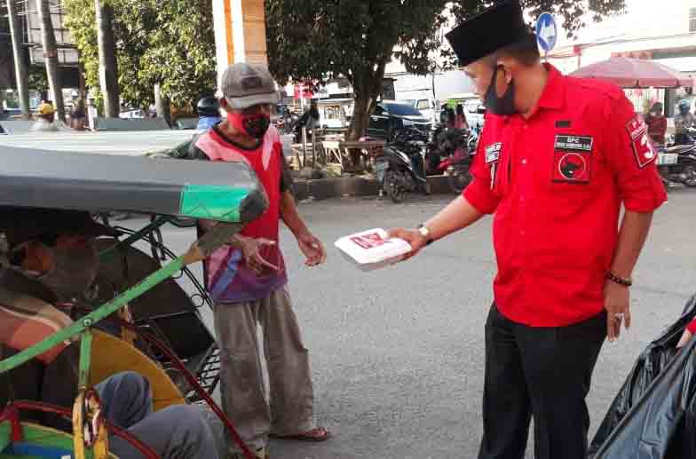 a1-8 DPC PDIP Kabupaten OKI Distribusikan Sembako, Ratusan Nasi Kotak dan Masker