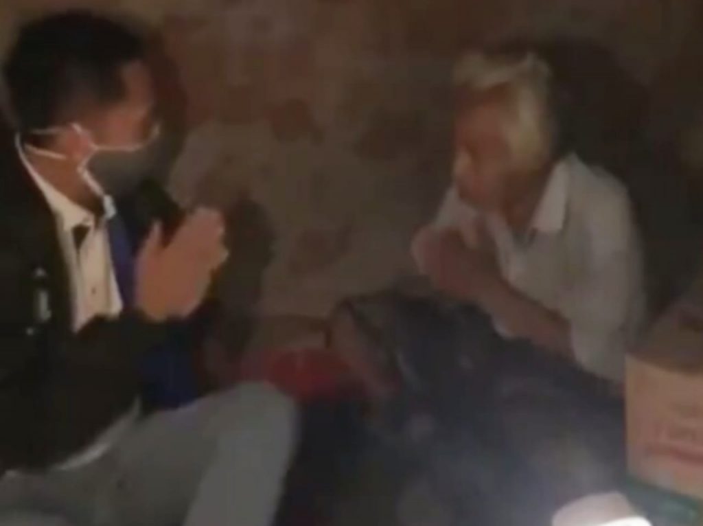 e1-1024x766 Ratu Dewa Prihatin dengan Wak Zakaryah, Tinggal di Rumah Ukuran 5x2 tanpa Penerangan
