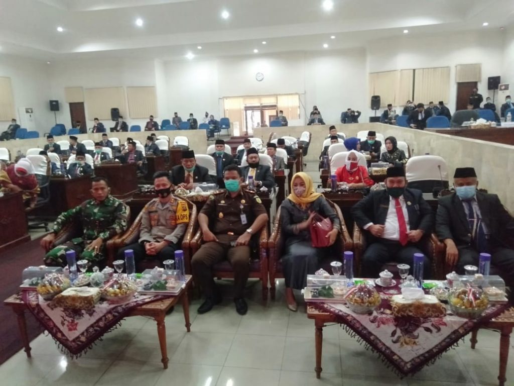 a1-1024x768 Rapat Paripurna DPRD Lahat ke-XVI dengan Agenda Mendengarkan Pidato Kenengaraan RI Berlangsung Khidmat