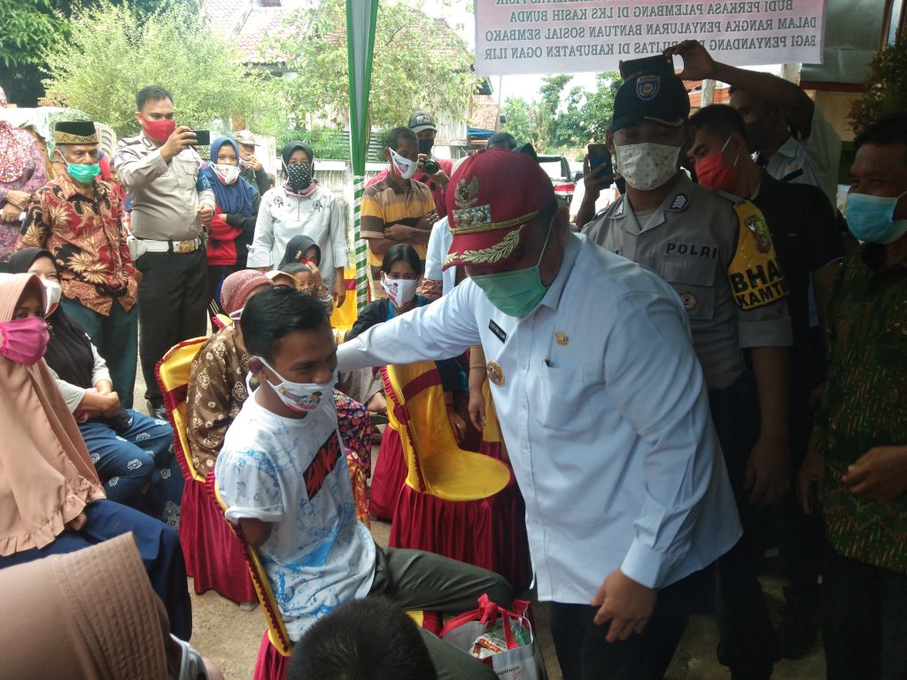 a1-6-1024x768 Salurkan Bansos, Bupati OI Berharap Bantuan Bermanfaat dan Meringankan Beban