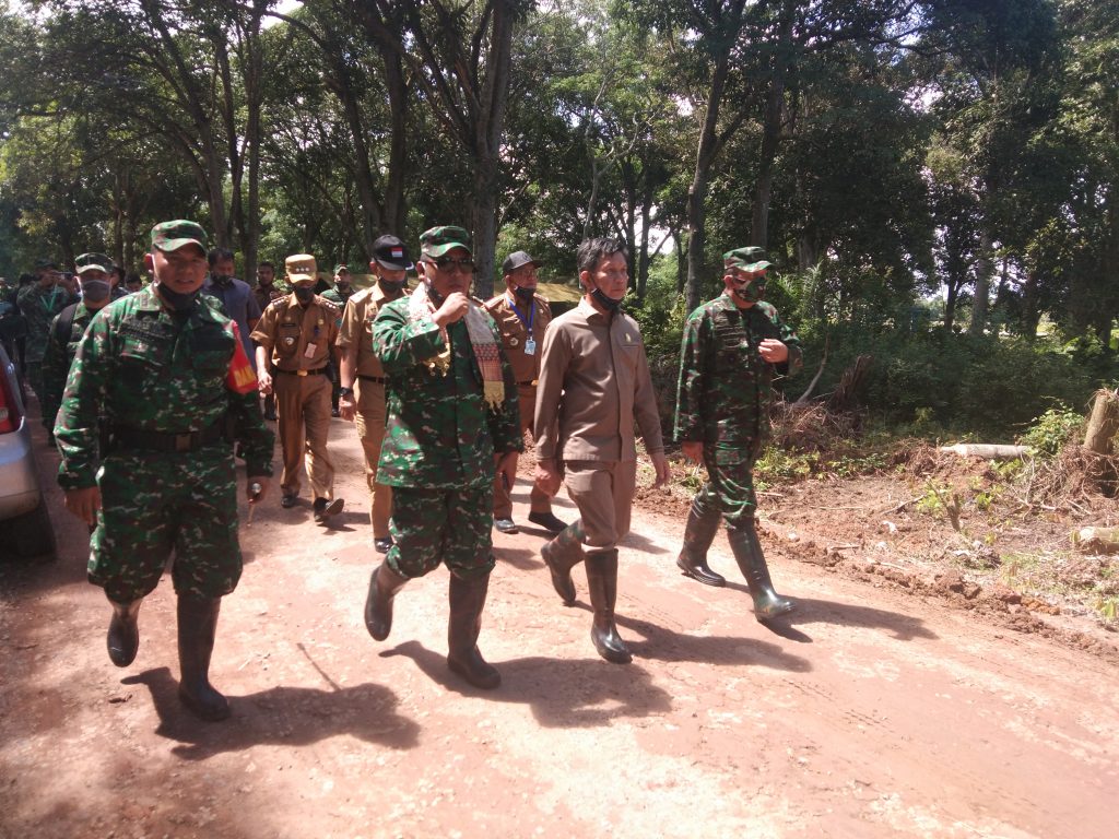b1-4-1024x768 TMMD Kodim 0402 OKI-OI, Pelebaran Jalan Hingga Renovasi Masjid