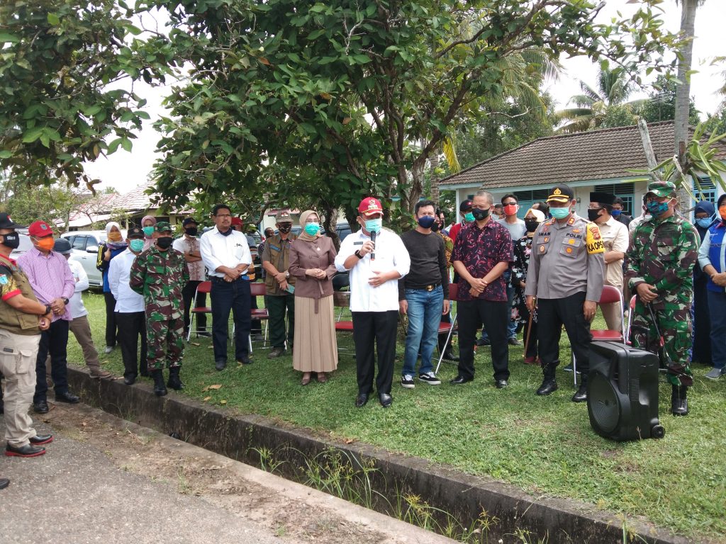 b2-4-1024x768 Lepas Pendistribusian Bantuan Sosial Covid-19, Bupati OI: Laporkan Bila Ada Bantuan yang Dikurangi