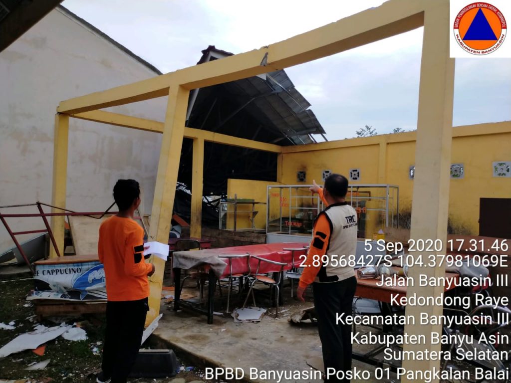 z2-1024x768 Kedondong Raye Dihantam Puting Beliung, Hancurkan Rumah dan Sekolah