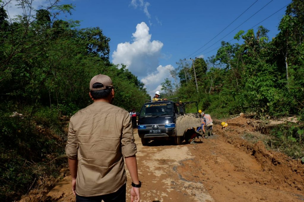 A5-5-1024x682 Jalan Jirak Jaya Rusak, Pemkab Muba Langsung Lakukan Perbaikan