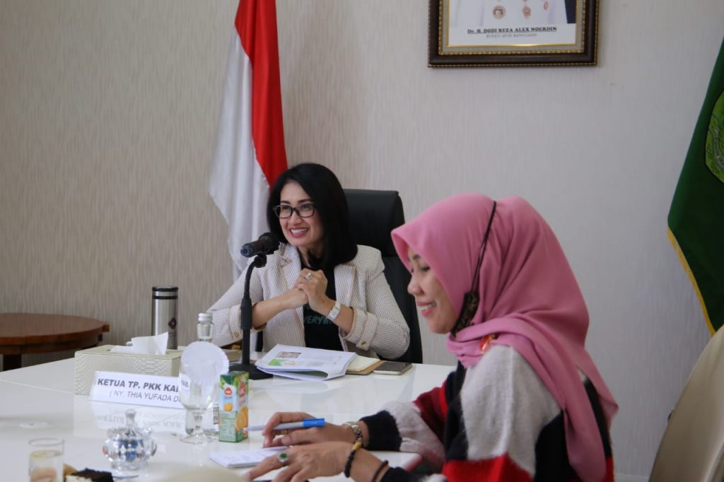 A6-3-1024x682 Jadi Narasumber Webinar, Ketua TP PKK Muba Ajak Ibu-ibu Investasi Cerdas