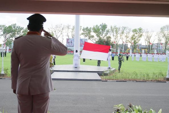 D2-7 Upacara Penurunan Bendera Merah Putih HUT RI ke 75 di Muba Sukses