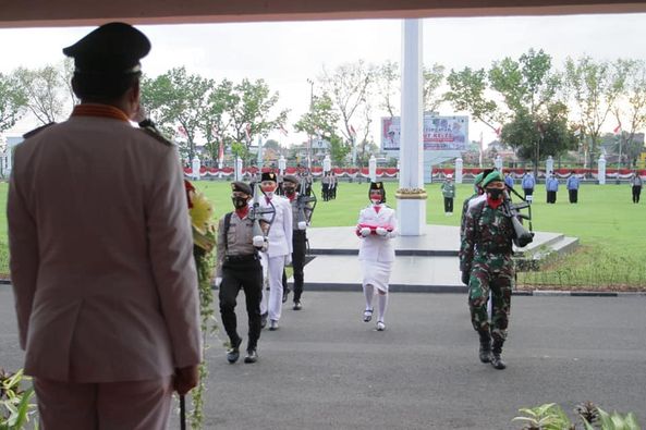 D3 Upacara Penurunan Bendera Merah Putih HUT RI ke 75 di Muba Sukses