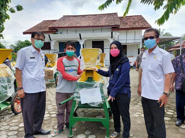 K1 Kelompok Tani Muba Terima 11 Unit Mesin Perontok Jagung
