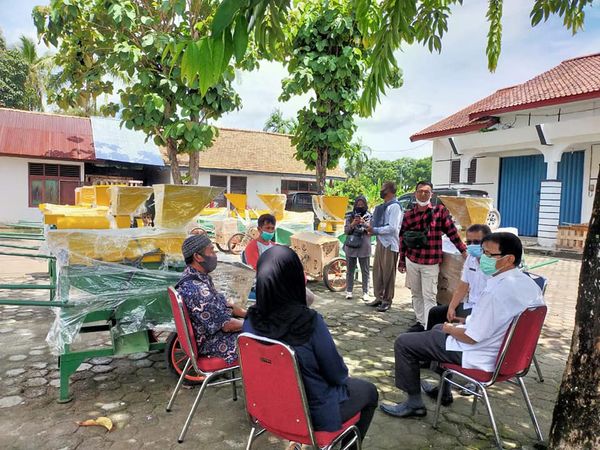 K2 Kelompok Tani Muba Terima 11 Unit Mesin Perontok Jagung