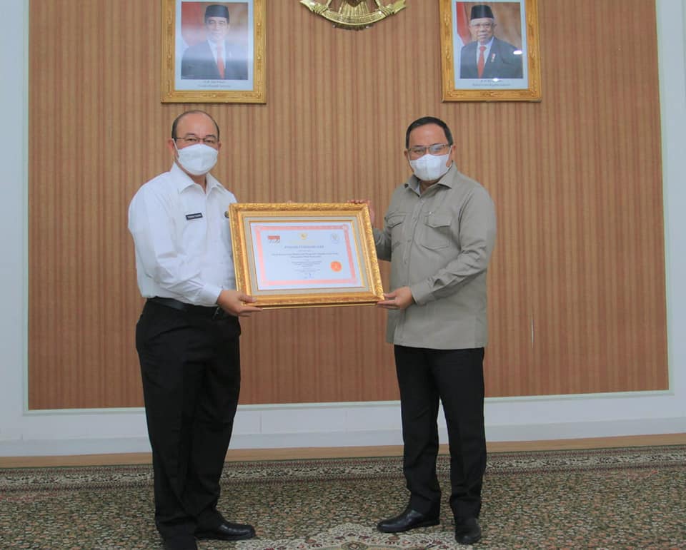 F2 Naik Level, Kemenpan RB Beri Award Pelayanan Prima ke DPMPTSP Muba