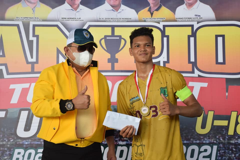 A1-4 Muba Juara Turnamen Futsal U-18 Sumsel Bupati DRA Bagi Bonus Uang