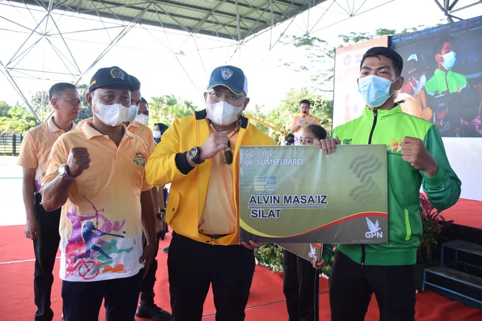 A2-4 Muba Juara Turnamen Futsal U-18 Sumsel Bupati DRA Bagi Bonus Uang