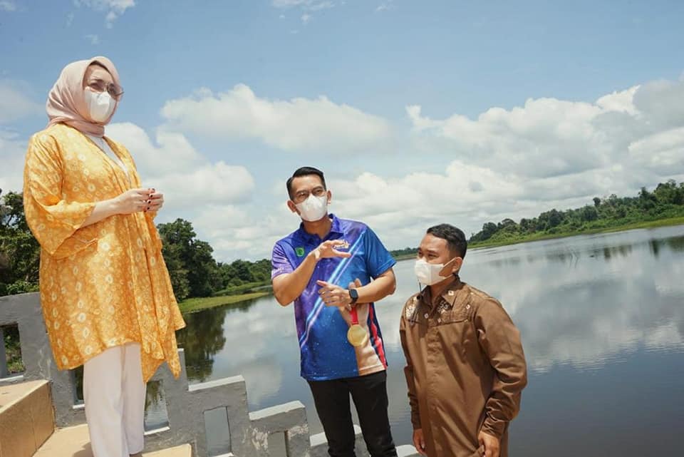 A2-8 Senator Eva Susanti Beri Apresiasi Pengembangan Objek Wisata Danau Ulak Lia, Dinilai Bangkitkan Ekonomi Kerakyatan