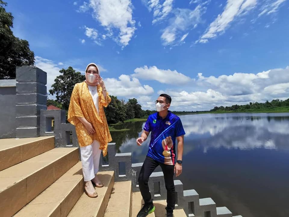 A3-8 Senator Eva Susanti Beri Apresiasi Pengembangan Objek Wisata Danau Ulak Lia, Dinilai Bangkitkan Ekonomi Kerakyatan