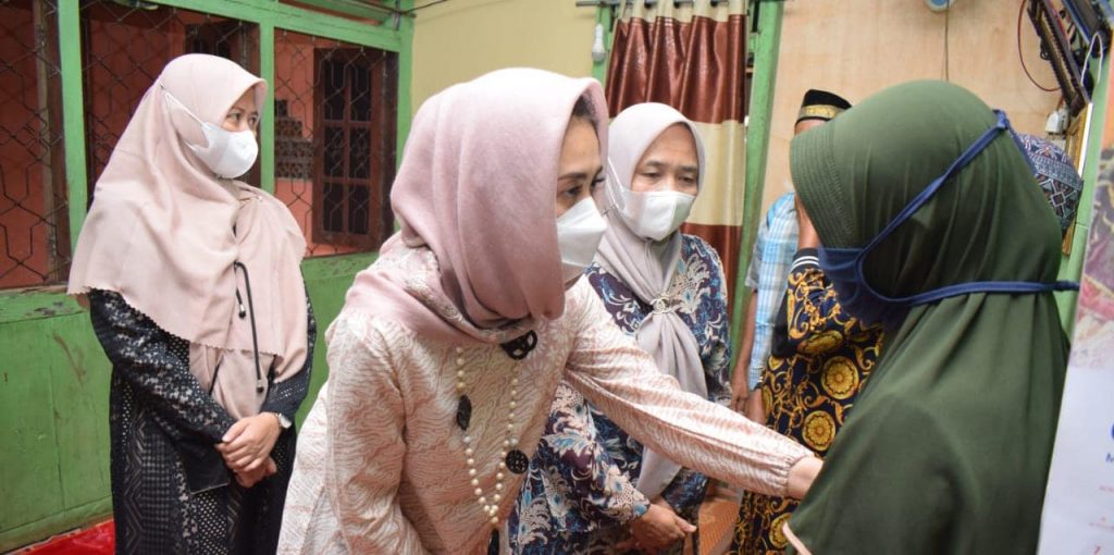 B1-21-1024x510 Thia Yufada Sambangi dan Semangati Istri Almarhum Oktriandika