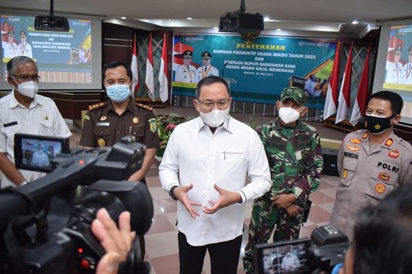 C1-13 Dengan Berat Hati, Bupati Dodi Reza Batasi Operasional Rumah Makan di Muba