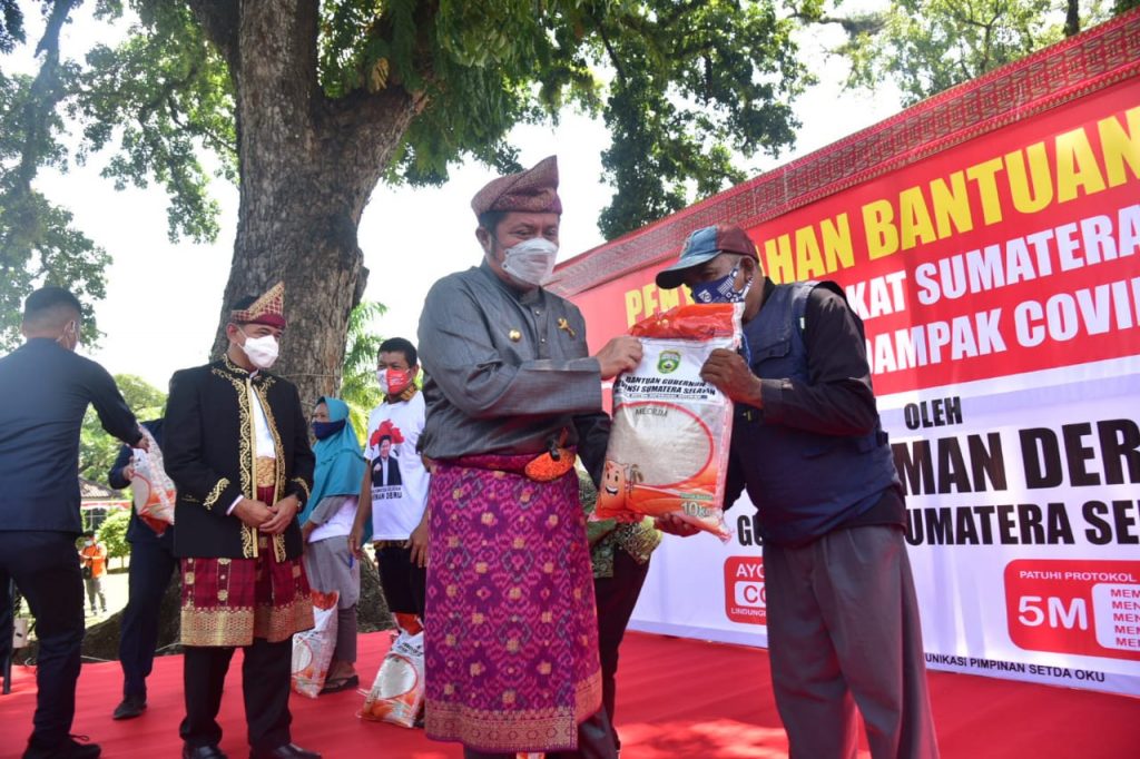 C3-19-1024x682 Herman Deru  Terus Salurkan  Bansos Untuk  Warga Terdampak Pandemi