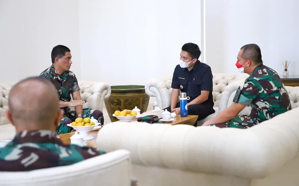 B8 Bupati Ogan Ilir, Panca Wijaya Akbar Dampingi Danrem 044/GAPO, Dandim 04/02 OKI/OI Meninjau Lahan Perkantoran Vertikal