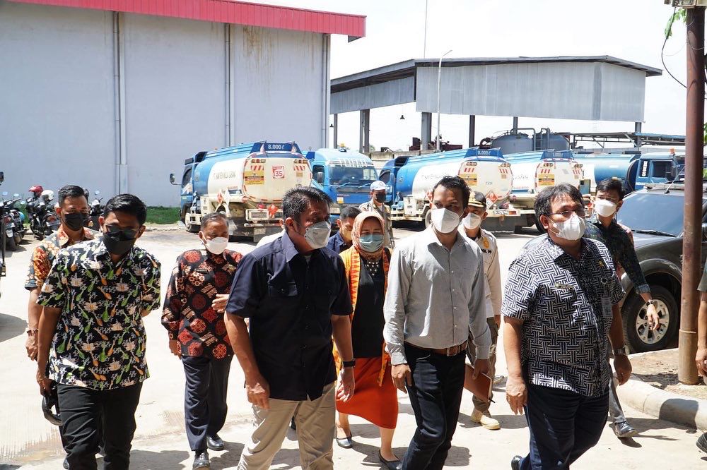 A2-3 Herman Deru Tinjau Ketersediaan Stok Daging Beku di Pergudangan PT. Sriwijaya Mas