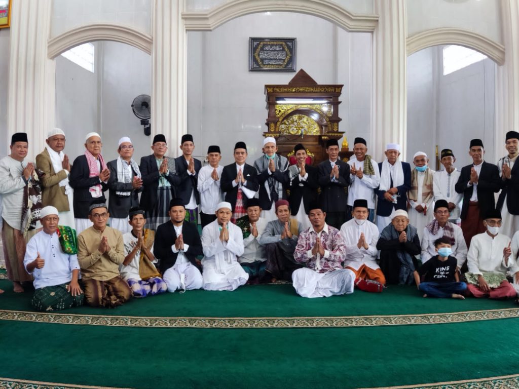 Shalat Idul Fitri di  Masjid Istiqomah Tanjung Batu Timur , Wabup OI, H. Ardani, SH, MH: Mari sama-sama Kita berdoa Agar Sendi-sendi dari Dampak covid-19 Pulih Kembali