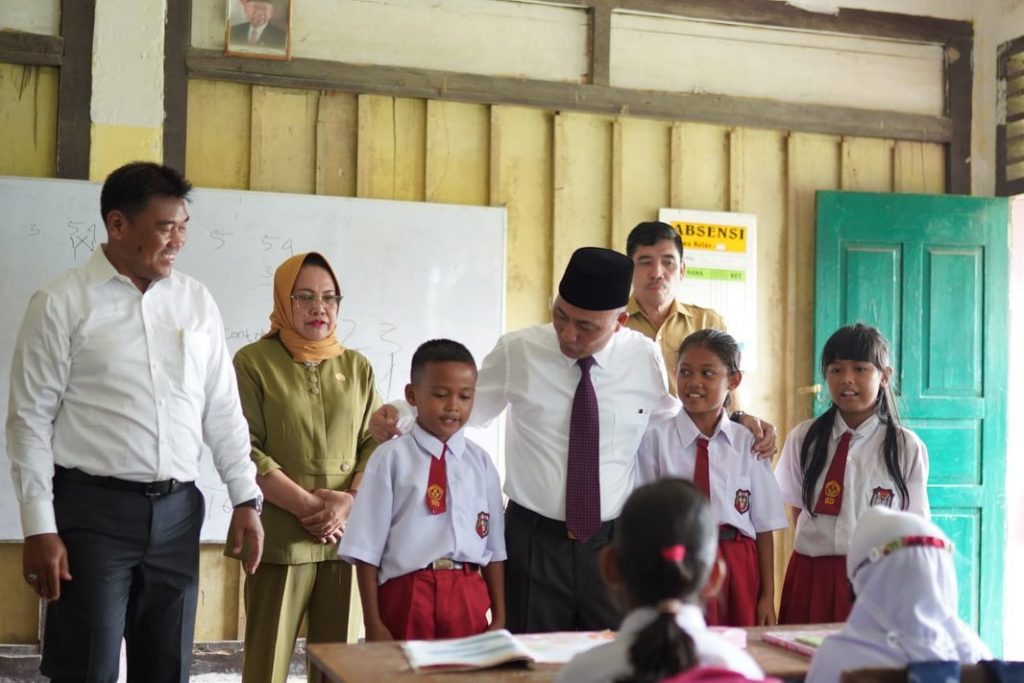 C2-2-1024x683 Pj Bupati Apriyadi Sisir Sekolah Rusak dan Pantau PTM