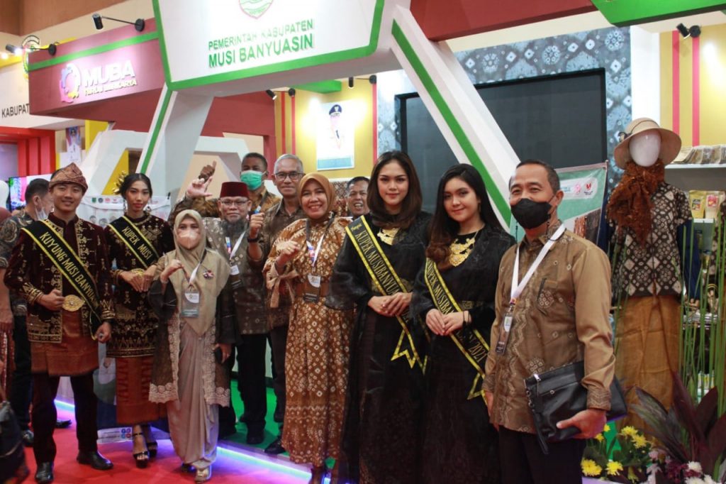 F1-2-1024x682 Gambo Muba Sabet Best Design Fashion di Ajang APKASI Expo 2022