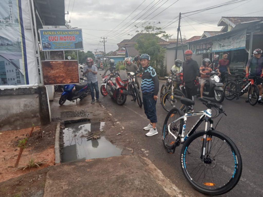 F6-1024x768 Tindak Lanjut Laporan Warga Pj Bupati Apriyadi Cek  Drainase Mampet di Jalan Merdeka Sekayu