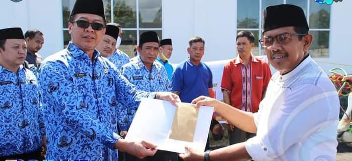 IMG-20220708-WA0107 KORPRI OKU Selatan Serahkan Dua Sapi Kurban ke Pengurus Masjid Agung Al-Muhtadin