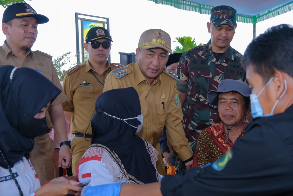 Z4 Pj Bupati Apriyadi  Clearkan Keluhan Warga mengenai Listrik dan Jalan Rusak di Lalan