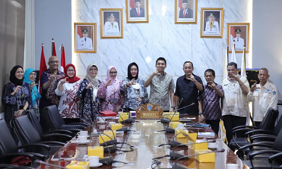 c2-5 Bupati Panca Wijaya Akbar, SH Apresiasi KKN Mahasiswa STISIPOL Candradimuka