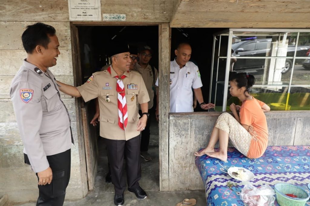A1-5-1024x681 Butuh Pertolongan, Pj Bupati Apriyadi Jamin Kebutuhan Hidup Samuel dan Sang Adik