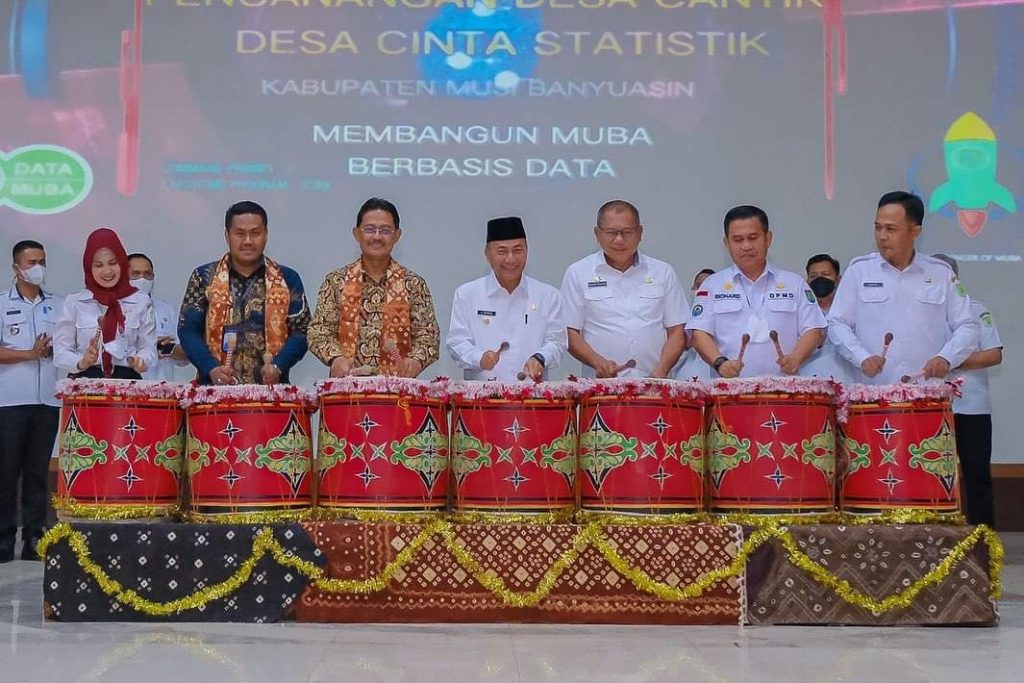 FB_IMG_1659586491137-1024x683 Sukseskan Desa Cantik, Pj Bupati Apriyadi Tambah Honor Operator Desa